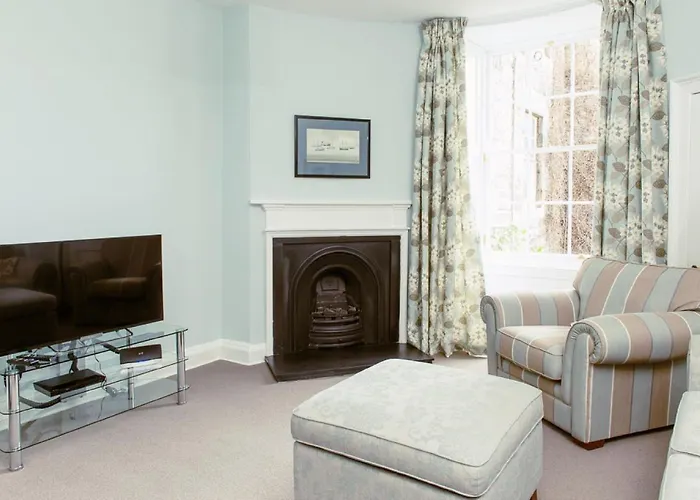 Gorgeous Central Edinburgh 3-Bedroom Apartment