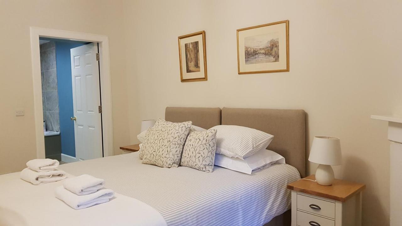 Gorgeous 3-bedroom Эдинбург